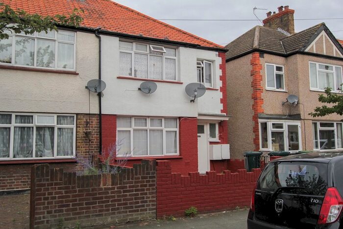 1 Bedroom Flat To Rent In Castleton Road, Mitcham, CR4