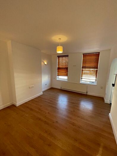 2 Bedroom Flat To Rent In Streatham High Road, London, SW16