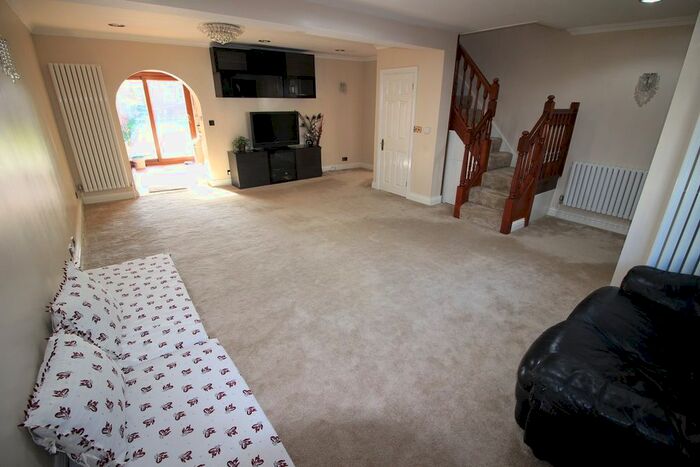 5 Bedroom Terraced House To Rent In Blackpool Gardens, Hayes, UB4