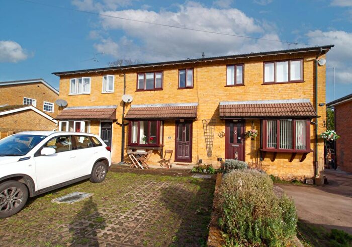 1 Bedroom House For Sale In White Lion Way, Yateley, GU46