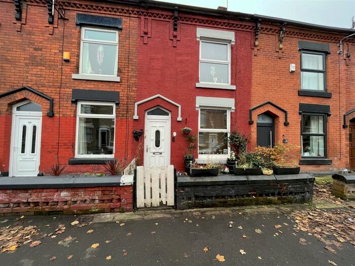 Houses for sale & to rent in SK15 1AT, Cambridge Street, Stalybridge