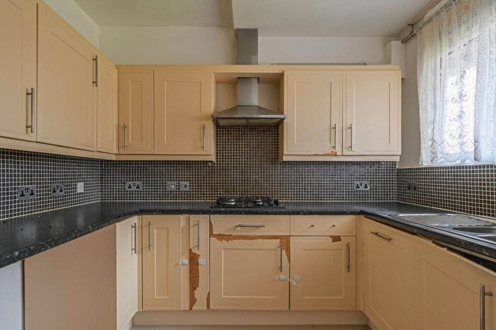 3 Bedroom Flat To Rent In Norwood House, Poplar, London, E14