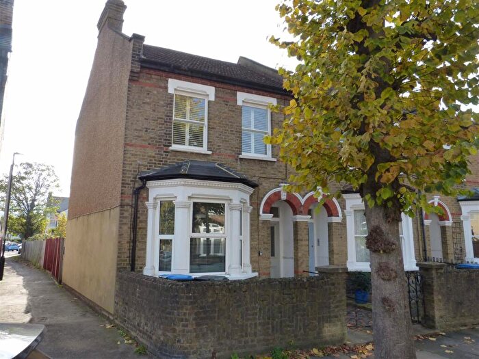 1 Bedroom Flat To Rent In Halifax Road, Enfield, EN2
