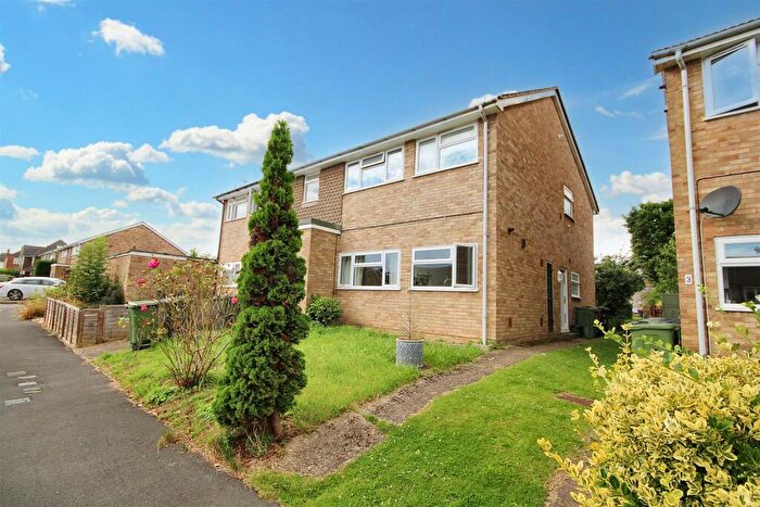 2 Bedroom Maisonette To Rent In Badger Close, Guildford, GU2