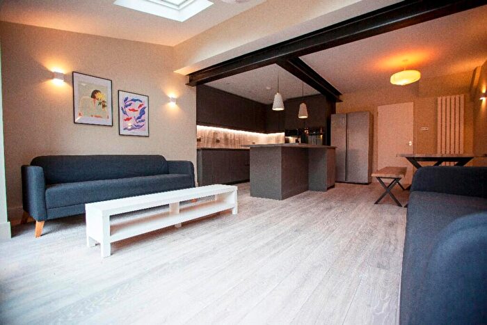 7 Bedroom House To Rent In Ladybarn Lane, Manchester, M14