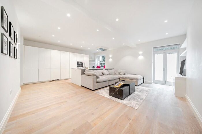 2 Bedroom Flat To Rent In Melbourne House, Collingham Road, SW5