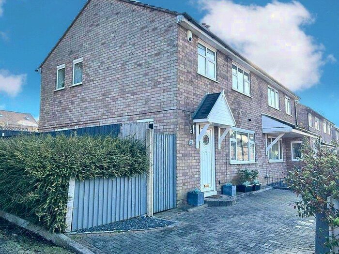 3 Bedroom Semi-Detached House For Sale In Piccadilly Crescent, Piccadilly, Tamworth, Warwickshire, B78