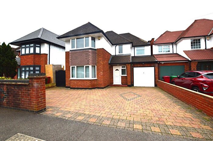 4 Bedroom Link Detached House To Rent In Park Lane, Slough, SL3