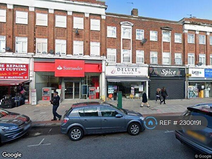 2 Bedroom Flat To Rent In High Street, Barkingside, Ilford, IG6