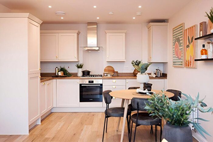 2 Bedroom Flat For Sale In Alphington, Exeter, EX2