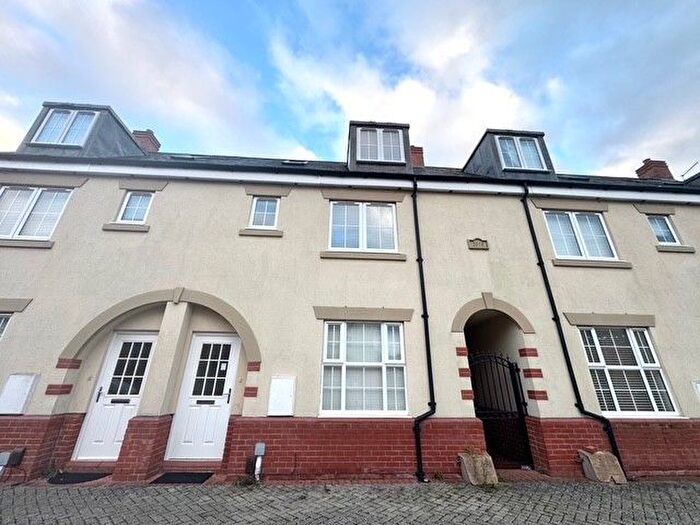 3 Bedroom Town House To Rent In Temple Street, Rugby, CV21