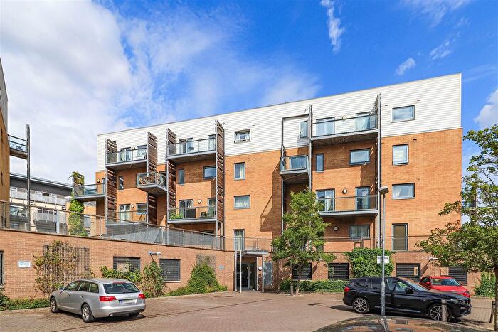 2 Bedroom Flat For Sale In Rustat Avenue, Cambridge, CB1