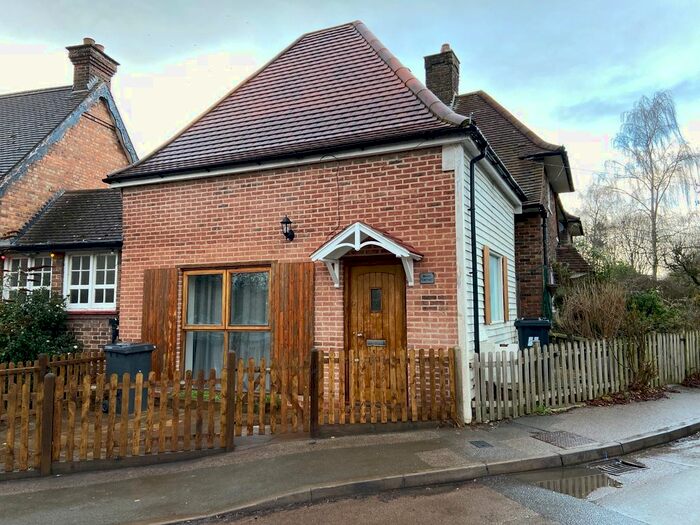 1 Bedroom Flat To Rent In Church Lane, Aldenham WD25