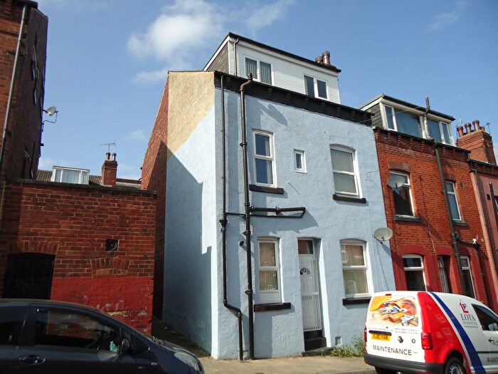 4 Bedroom Terraced House To Rent In Linden Street, Beeston, LS11