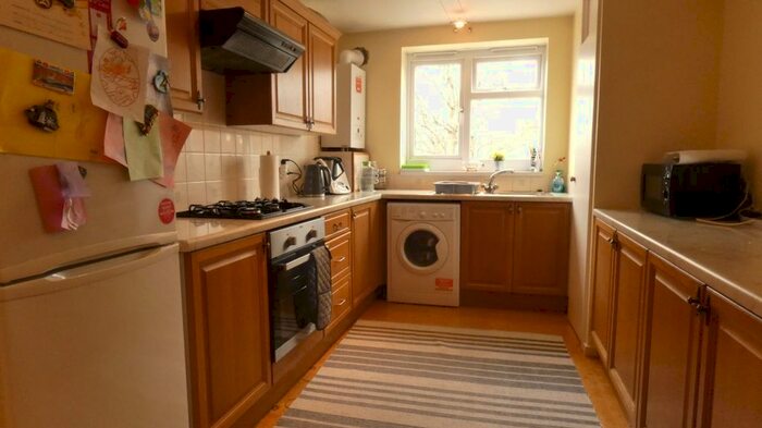 2 Bedroom Flat To Rent In Lambourn Close, London, W7