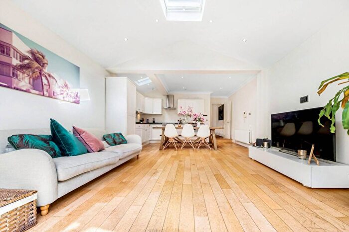 2 Bedroom Flat To Rent In Altenburg Gardens, Battersea, London, SW11