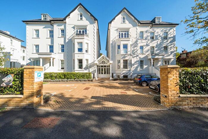 1 Bedroom Flat For Sale In Oakhill Road, Surbiton, Surrey, KT6
