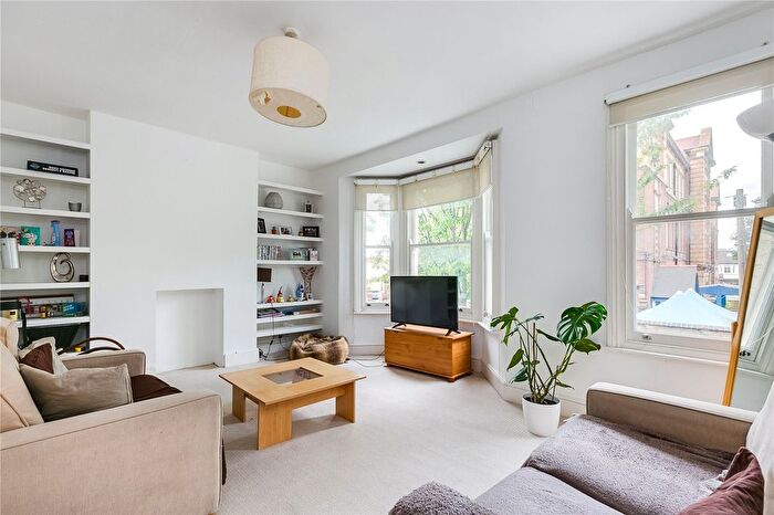 3 Bedroom Flat To Rent In Queensmill Road, Bishops Park, SW6