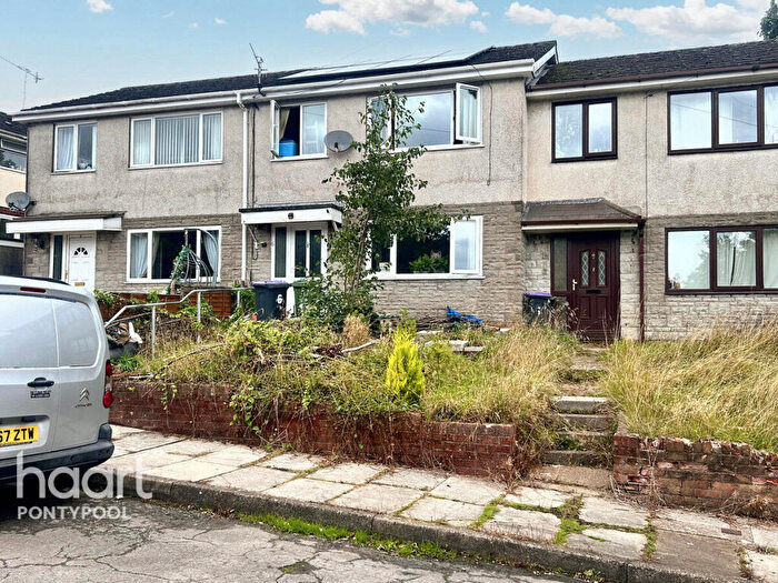 3 Bedroom Terraced House For Sale In Hanbury Gardens, Pontypool, NP4