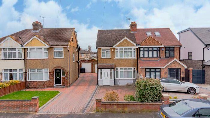 4 Bedroom Semi-Detached House To Rent In Holme Road, Hatfield, AL10