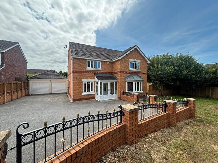4 Bedroom Detached House For Sale In Clos Bryn Haul, Llwynhendy, Llanelli, SA14