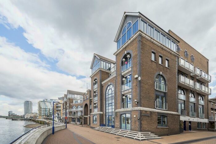 2 Bedroom Apartment To Rent In Clove Hitch Quay London, SW11