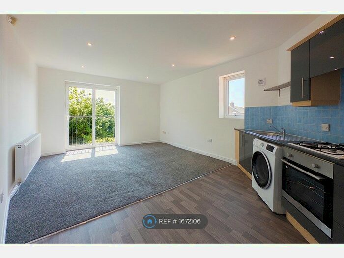 2 Bedroom Flat To Rent In Hyde Road, Manchester, M18