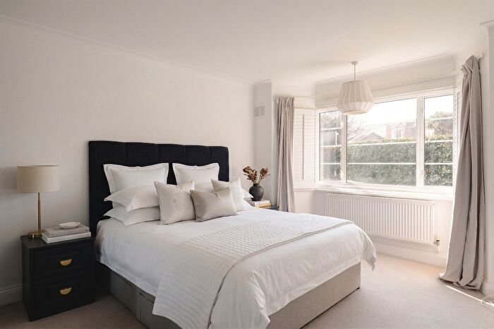 2 Bedroom Flat For Sale In Deanhill Court, Upper Richmond Road West, London, SW14