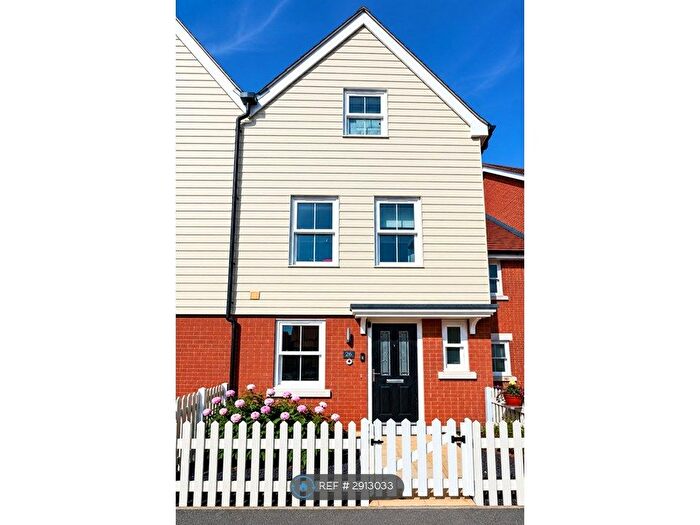 4 Bedroom Terraced House To Rent In Walker Mead, Biggleswade, SG18