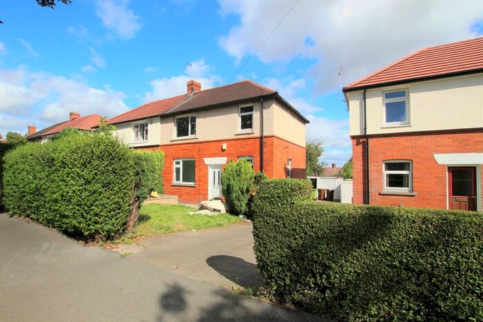 3 Bedroom Semi-Detached House To Rent In Broadway, Wakefield, WF2