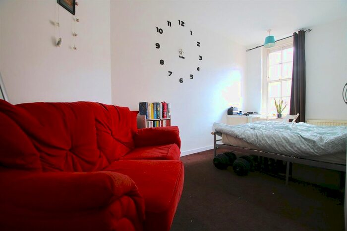 3 Bedroom Flat To Rent In Boundary Street, London, E2