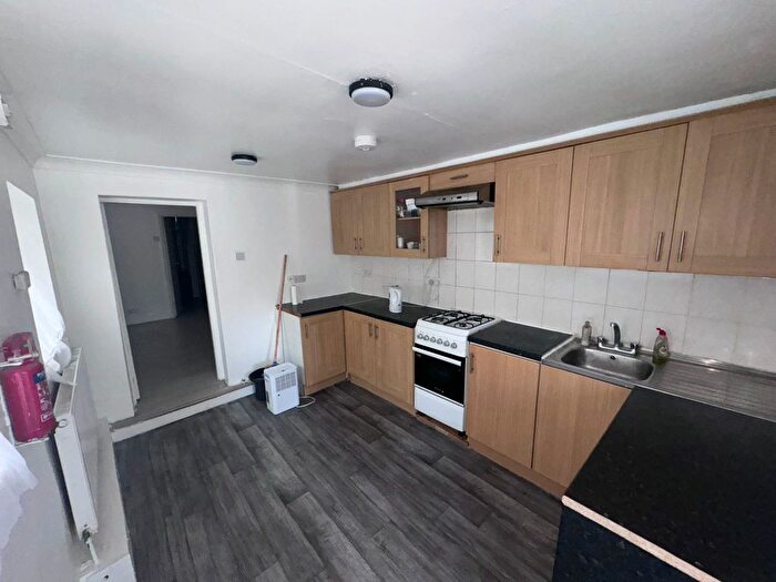 1 Bedroom Flat To Rent In Palmerston Road, Walthamstow, E17