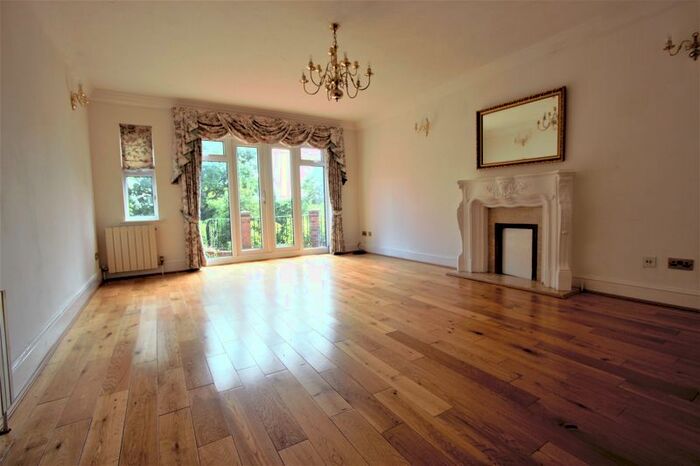 4 Bedroom Property To Rent In Southway, London, N20