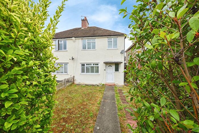 3 Bedroom Detached House For Sale In Horley Road, Redhill, Surrey, RH1