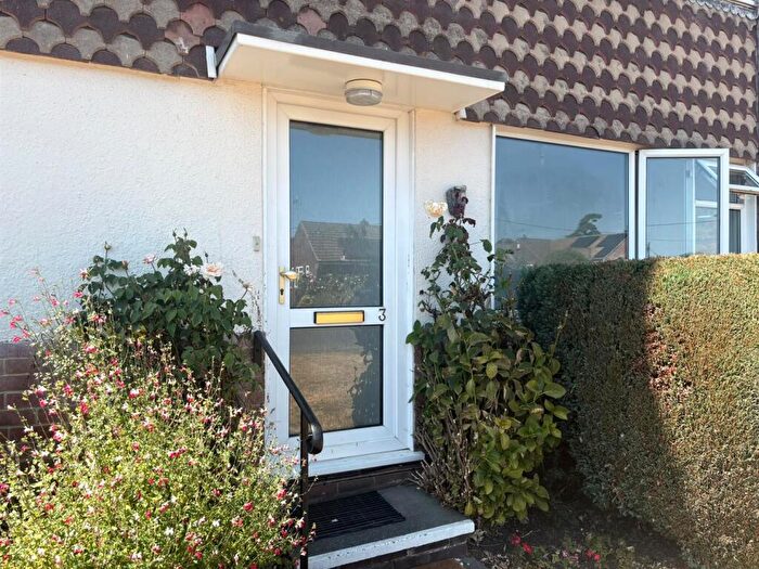 2 Bedroom Flat To Rent In Winton CourtWinton RoadPetersfieldHampshire, GU32