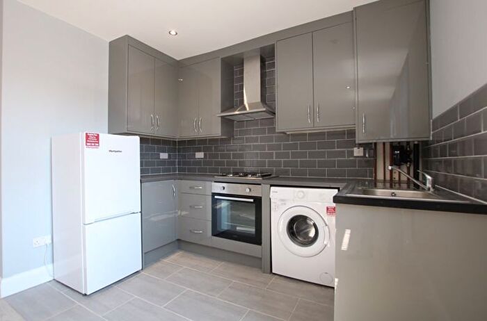 2 Bedroom Flat To Rent In High Road, London, NW10