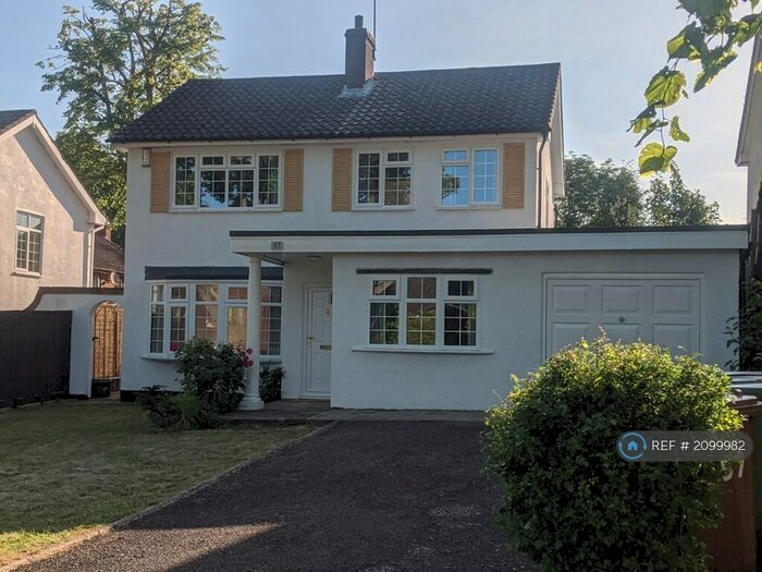 3 Bedroom Detached House To Rent In Downs Road, Epsom, KT18