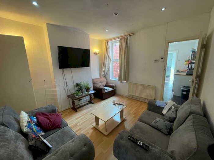 3 Bedroom Terraced House To Rent In Tiverton Road, Selly Oak, Birmingham, B29