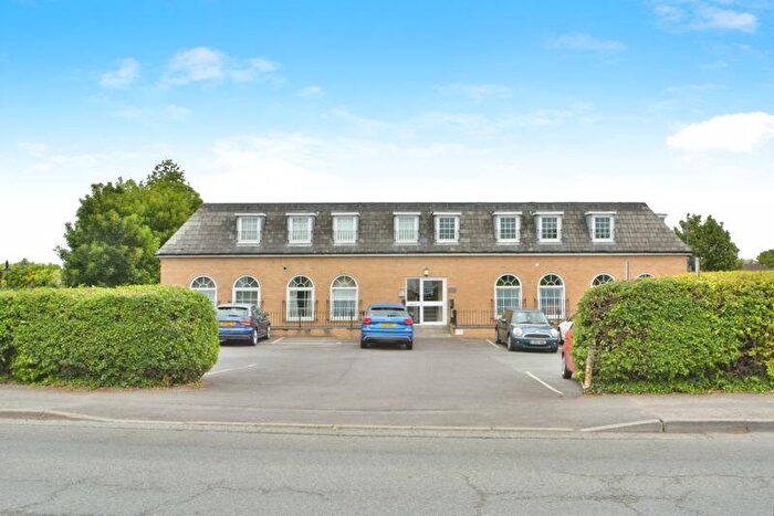 2 Bedroom Flat For Sale In Longwood Court, Cirencester, Gloucestershire., GL7