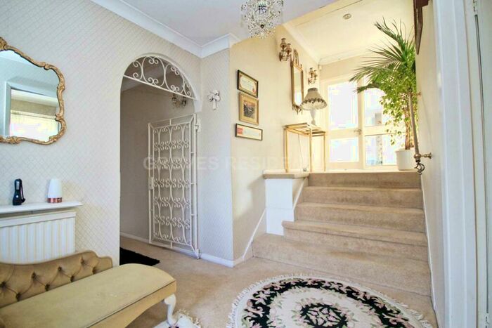 4 Bedroom Detached House To Rent In Greenwood Park, Kingston Upon Thames, KT2