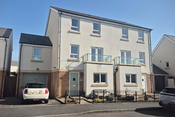 4 Bedroom Semi Detached House For Sale In Kingfisher Road, Portishead, Bristol, BS20