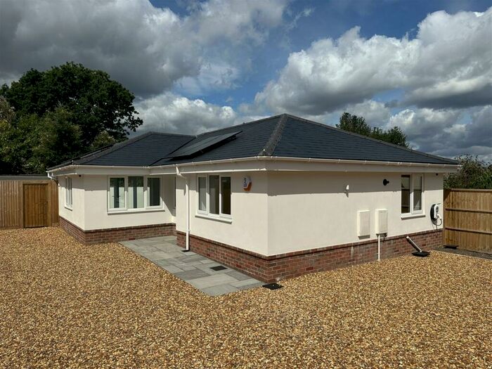2 Bedroom Detached Bungalow To Rent In Ringwood Road, Poole, BH14