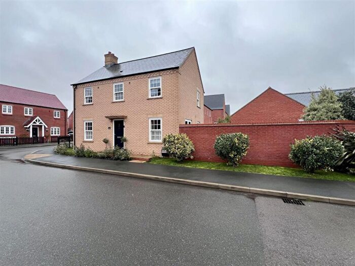 3 Bedroom Detached House For Sale In Beverley Way, Towcester, NN12