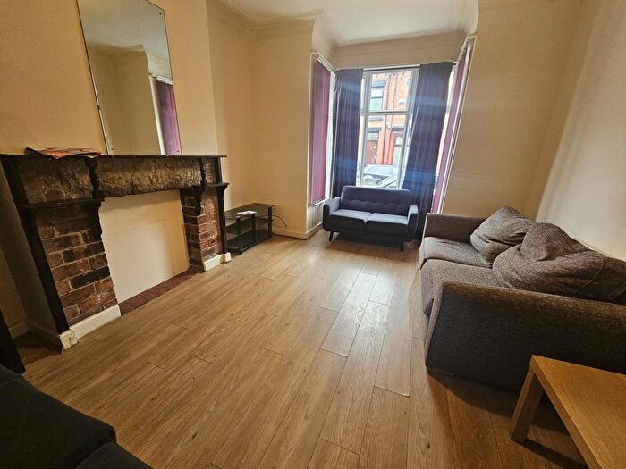 4 Bedroom Semi-Detached House To Rent In Norwood Place, Leeds, LS6