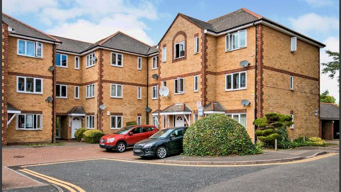 2 Bedroom Flat To Rent In Vicaridge Square, Grays RM17