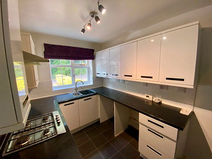 4 Bedroom Terraced House To Rent In Grove Park Road, Woodside, LU1