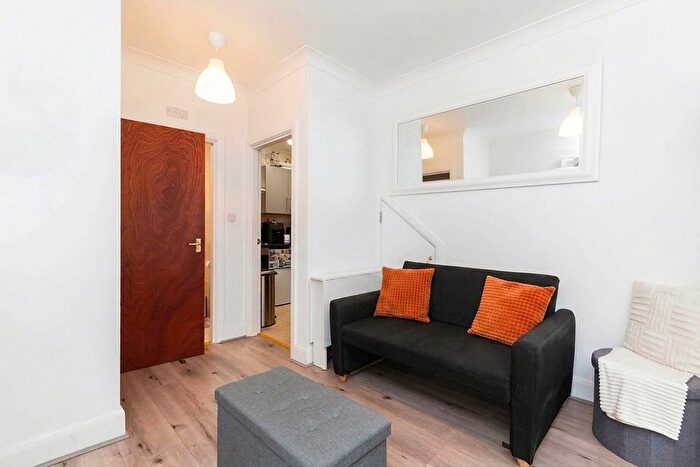 1 Bedroom Studio To Rent In Burnley Road, Dollis Hill (Inclusive Of Gas And Water), NW10