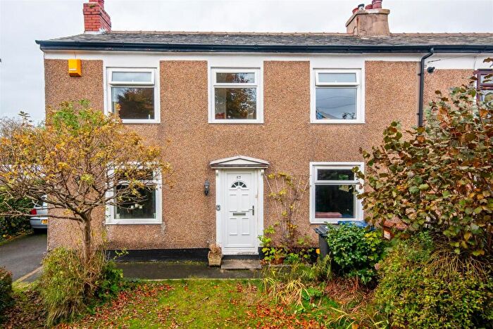 3 Bedroom Semi-Detached House For Sale In Sandy Lane, Leyland, PR25