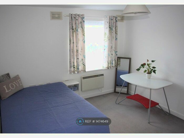 2 Bedroom Flat To Rent In Johnson Court, London, NW4