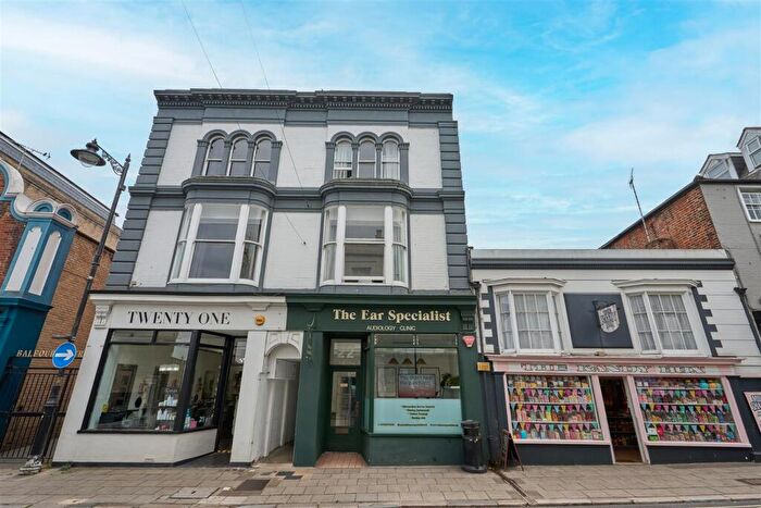 3 Bedroom Apartment For Sale In Cross Street, Ryde, PO33
